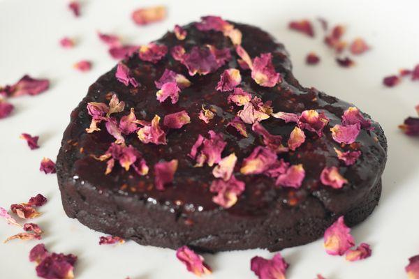 Valentines Chocolate Charm Cake with edible rose petals. It's grain-free, dairy-free, and sugar-free!