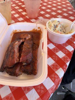 Ribs an pineapple coleslaw