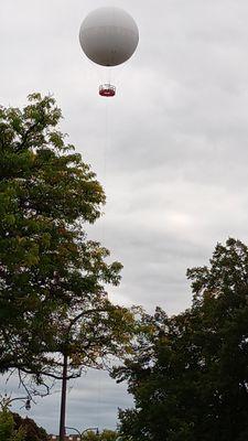 Riding our ebikes, we saw the balloon rising and stopped to get some pixs!!