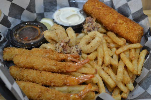 The Captains Platter was superb! a chefs special...