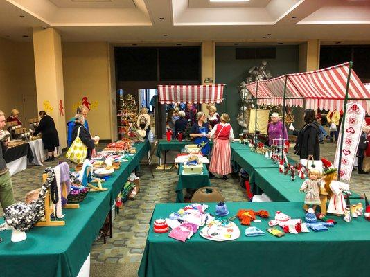 Vendor's hall at SWEA 2018 - at noon with a St. Lucia activity upstairs, so few people shopping right now and lots of items already bought!