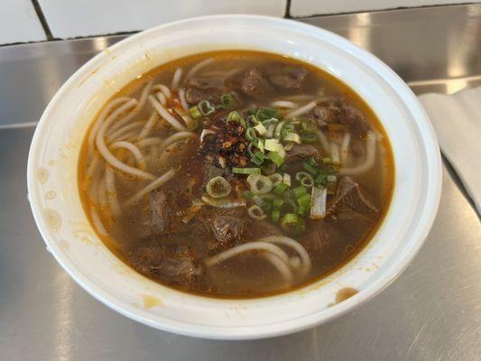 Stewed beef shank rice noodle