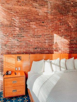 Love the brick walls!