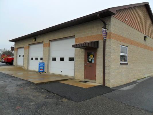 rear outside Garage entry area and key drop