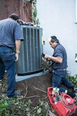 Michael the field supervisor is installing new AC. Lakewood, CA