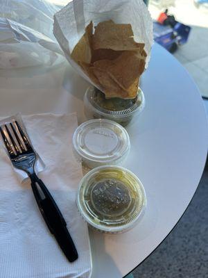 Side of sour cream, guacamole and chips