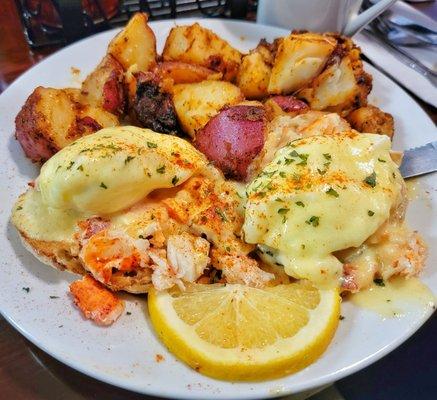 Lobster eggs benedict