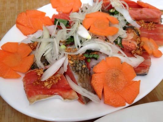 Hot pot (photo 2/2): plate of salmon. Rating: Good.