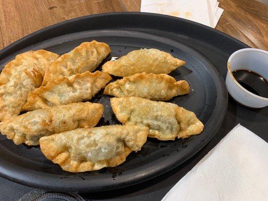 Fried dumpling (pork and vegetables)