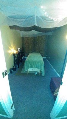 Massage room and table