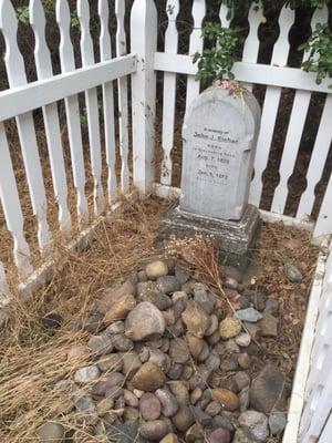 Eichar's grave.