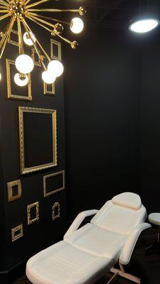 Lash and wax room