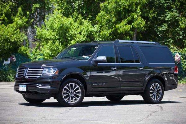 2015 Lincoln Navigator 
 Airport Transportation