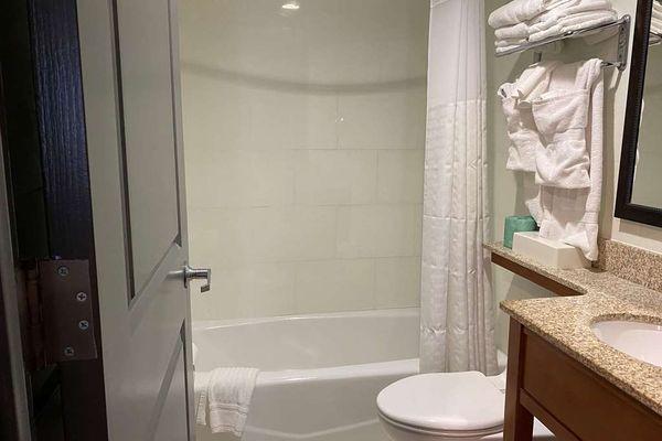 Guest room bath