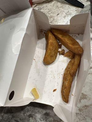 The disrespect. I specifically looked for potato wedges. And this is what they gave me. 3 pieces? Horrible.