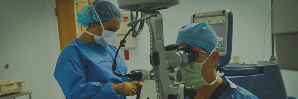 Dr. Haas of Boutique Eye Orlando performing cataract surgery