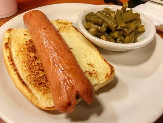 Kids Hot Dog w/ green beans