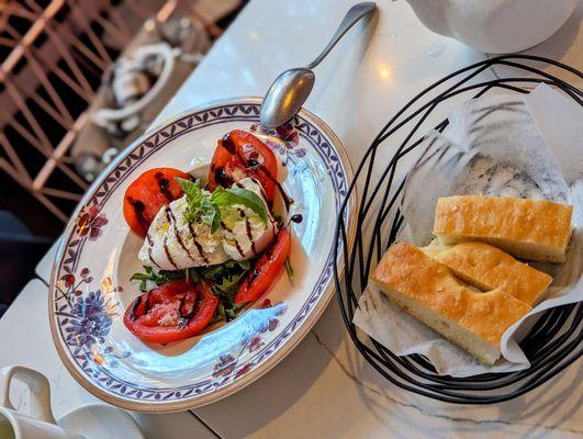 caprese salad and free bread!!!