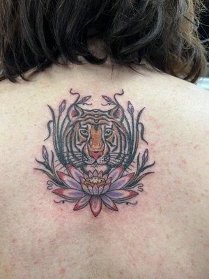 Custom design tiger with lotus blossum