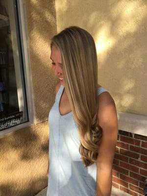 Seamless natural blonde high light by Natalie!