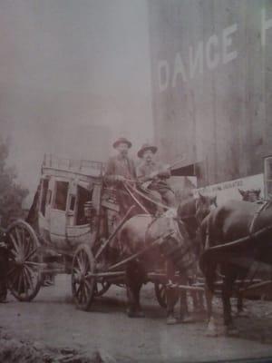 A New Hampshire Concord Coach pulling up to the saloon!