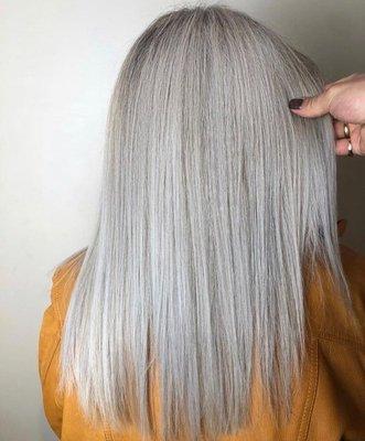 Silver fox! Beautiful silver tones done by Master stylist Elizabeth. @elizabethkotz_hair