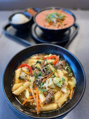 Bulgogi Tokbokki [Stir-fried rice cake]