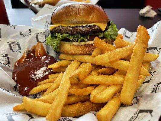 Regular cheeseburger and fries 4/5