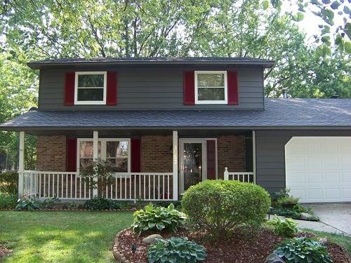 This normal neighborhood house features a nicely contrasting color scheme, which really makes it "pop" on the block.