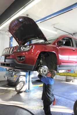 Oak Harbor Motors features knowledgeable Chrysler Certified technicians and a fully-stocked inventory of Dodge, Jeep, RAM, & Chrysler parts.