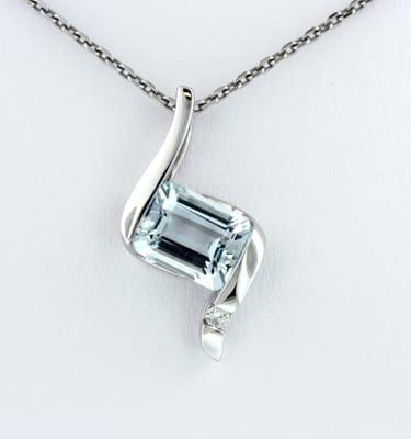 Aquamarine and white gold pendant.