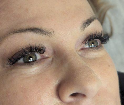 Classic "wet lash look" full set in Cat eye style