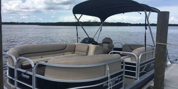 22' Pontoon boat