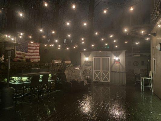 Outdoor patio (pic taken in the rain and in winter)