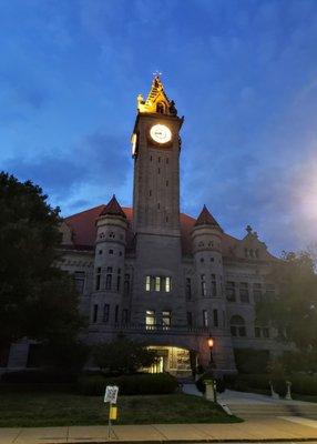 Looking at Wood County Courthouse