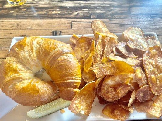 Turkey sandwich and kettle chips