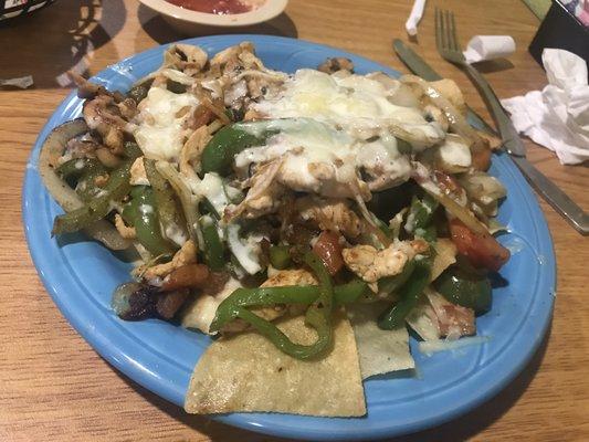 Chicken Fajita Nachos. Plenty to share or for the big appetite.