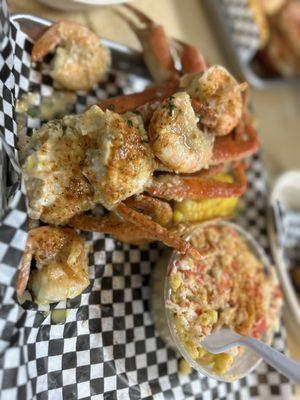 Crab legs shrimp and seafood Mac