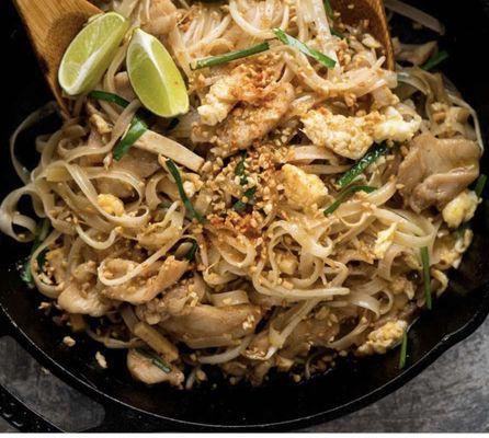 Pad Thai with chicken, beef