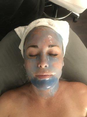 Hydrafacial with Hydrogelly Mask