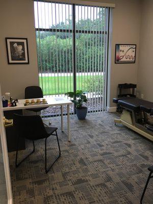 chiropractic adjusting room