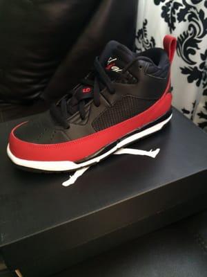 Jordans 9.5 black n red boys