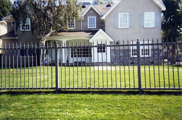 Iron Fence installation 818-889-4195