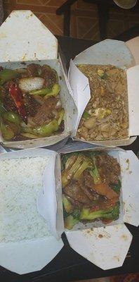 White rice, mangolinan beef spicy, Chicken fried rice,& beef w broccoli (large)