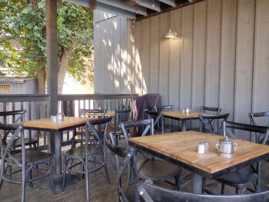 Cute covered patio.