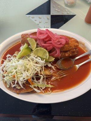 Torta ahogada con tacos dorados