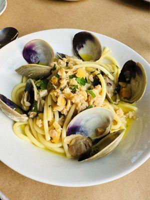 Clam pasta. Wish we had bread to dunk the sauce.