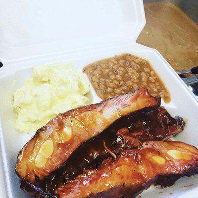 Ribs, Mac, beans