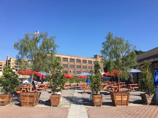 New outdoor seating for Honda Plaza customers