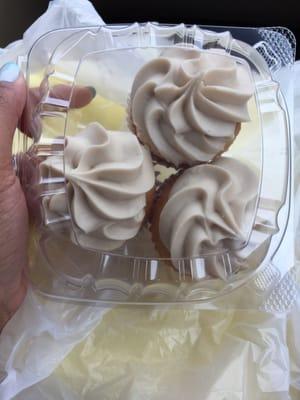 Rum raisin cupcakes